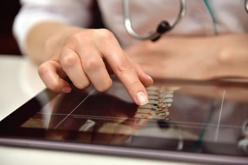 如果您的醫生懷疑脊髓損傷，則會進行影像學檢查以提供有關您的脊柱和脊髓的詳細信息。圖片來源：123RF.com。